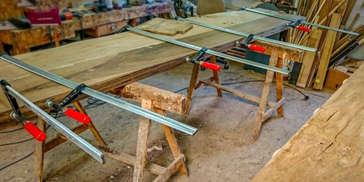 Der Tisch "Oak Smuga" in der Werkstatt