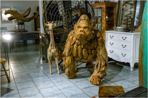 Krebsmühle Möbel - Große Gorillaskulptur aus Teakwurzel