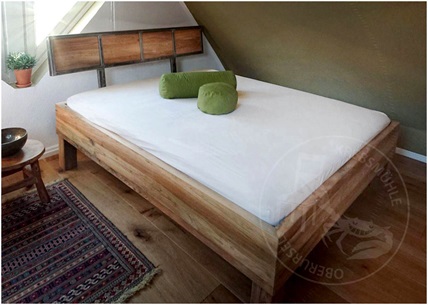 Ein Bett 140 x 200 cm gebaut aus einem Tisch "Steel by Krebsmühle"