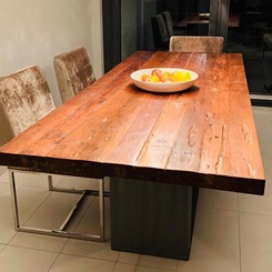Tischplatte Echtholz auf Kubus-Tischfuß