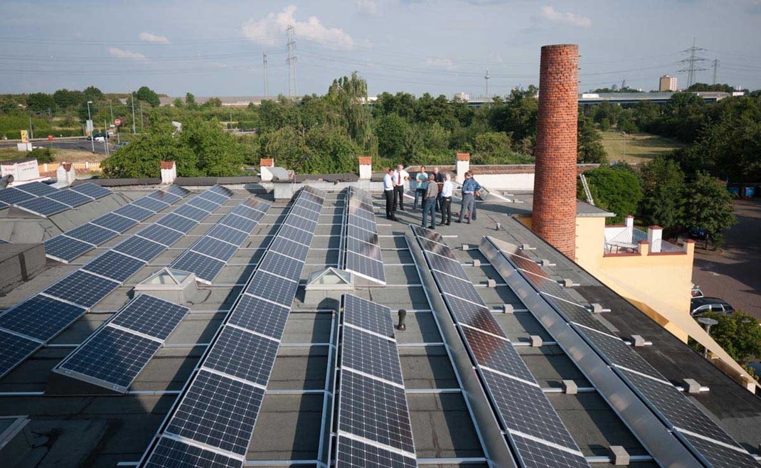 Solaranlage auf dem Dach der Krebsmühle GmbH Möbelmanufaktur