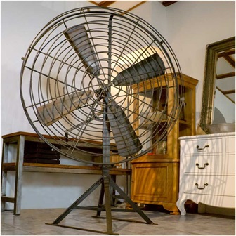 Großer Ventilator mit Handkurbel